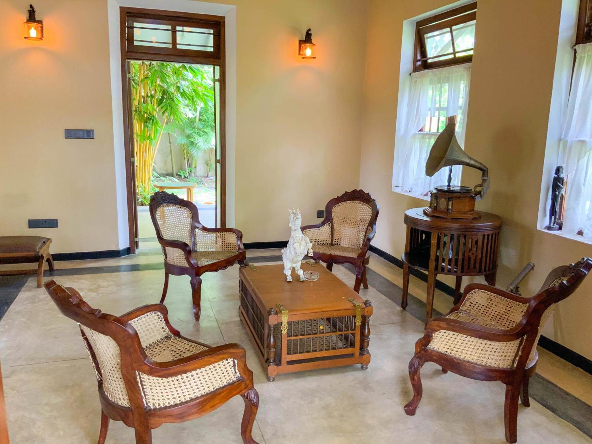 Headman House Antique Villa - A Seaside Royal Stay Ahangama Εξωτερικό φωτογραφία
