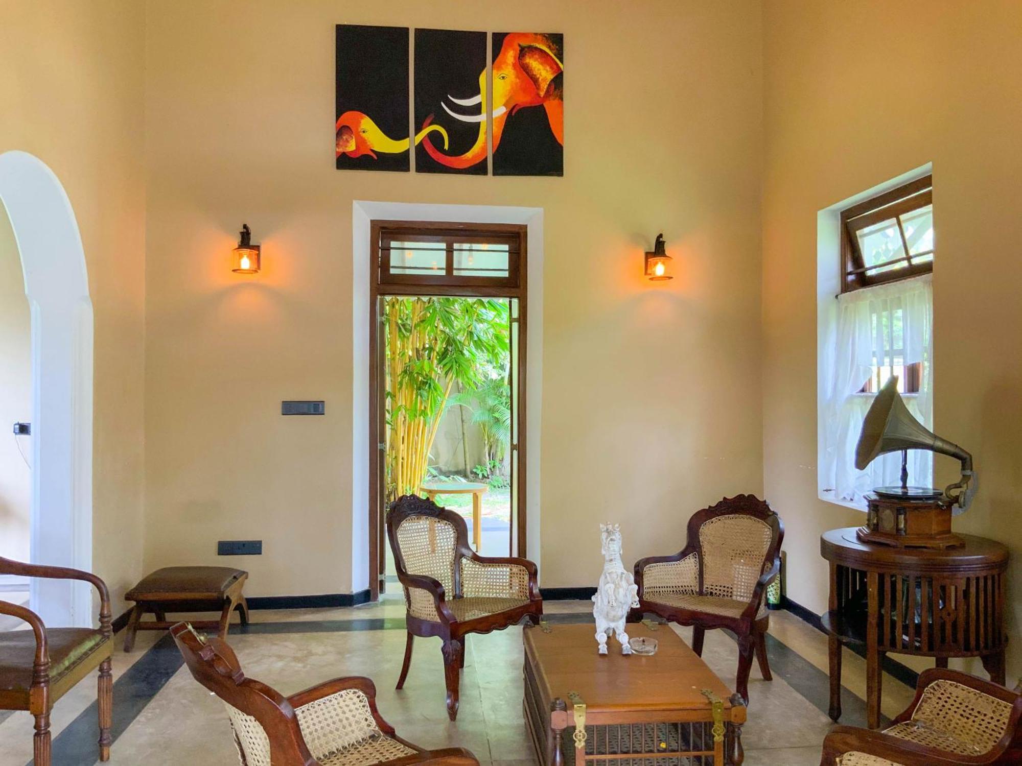 Headman House Antique Villa - A Seaside Royal Stay Ahangama Εξωτερικό φωτογραφία