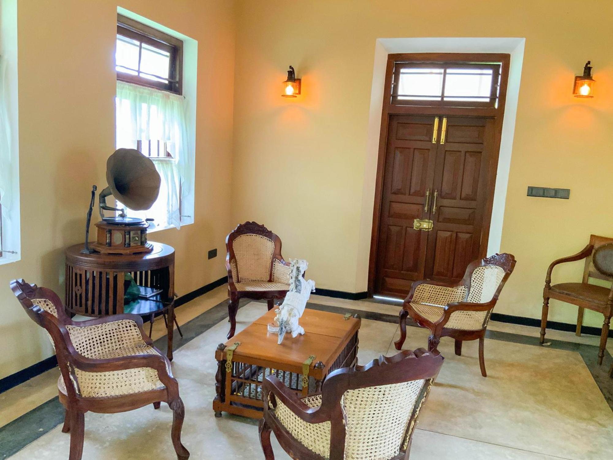 Headman House Antique Villa - A Seaside Royal Stay Ahangama Εξωτερικό φωτογραφία